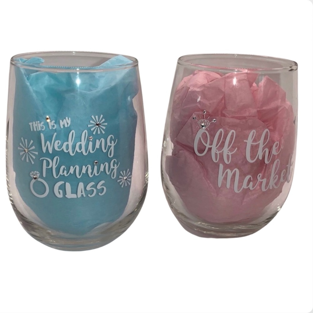 SWAROVSKI CRYSTAL ACCENTS ENGAGED & WEDDING PLANNING STEMLESS WINE GLASS SET NIB